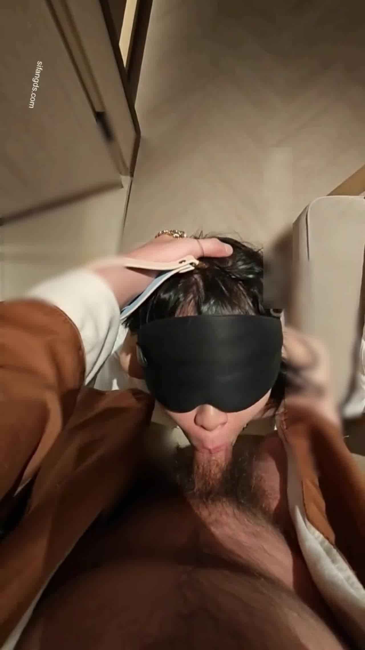  【这深喉捅喉咙，快一步到胃太爽了】 腰细屁股大暴击出臀浪，干的通红完全母狗样，高潮娇喘叫的是真淫荡！ 的剧照4