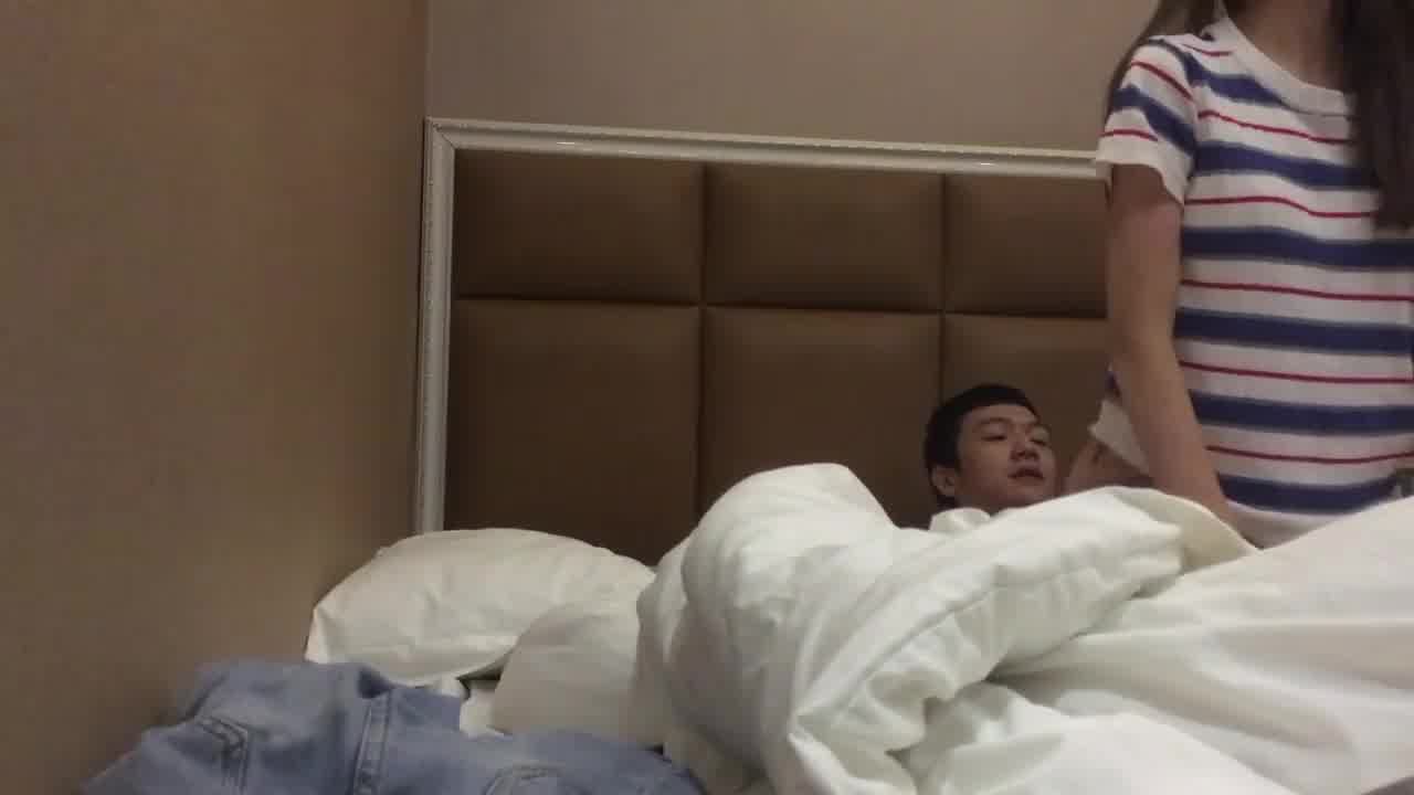  自购推特约炮大神-又跟女粉出来约炮了，她特别喜欢69，互舔了几分钟才开始操，骑乘特别喜欢被猛干 的剧照1