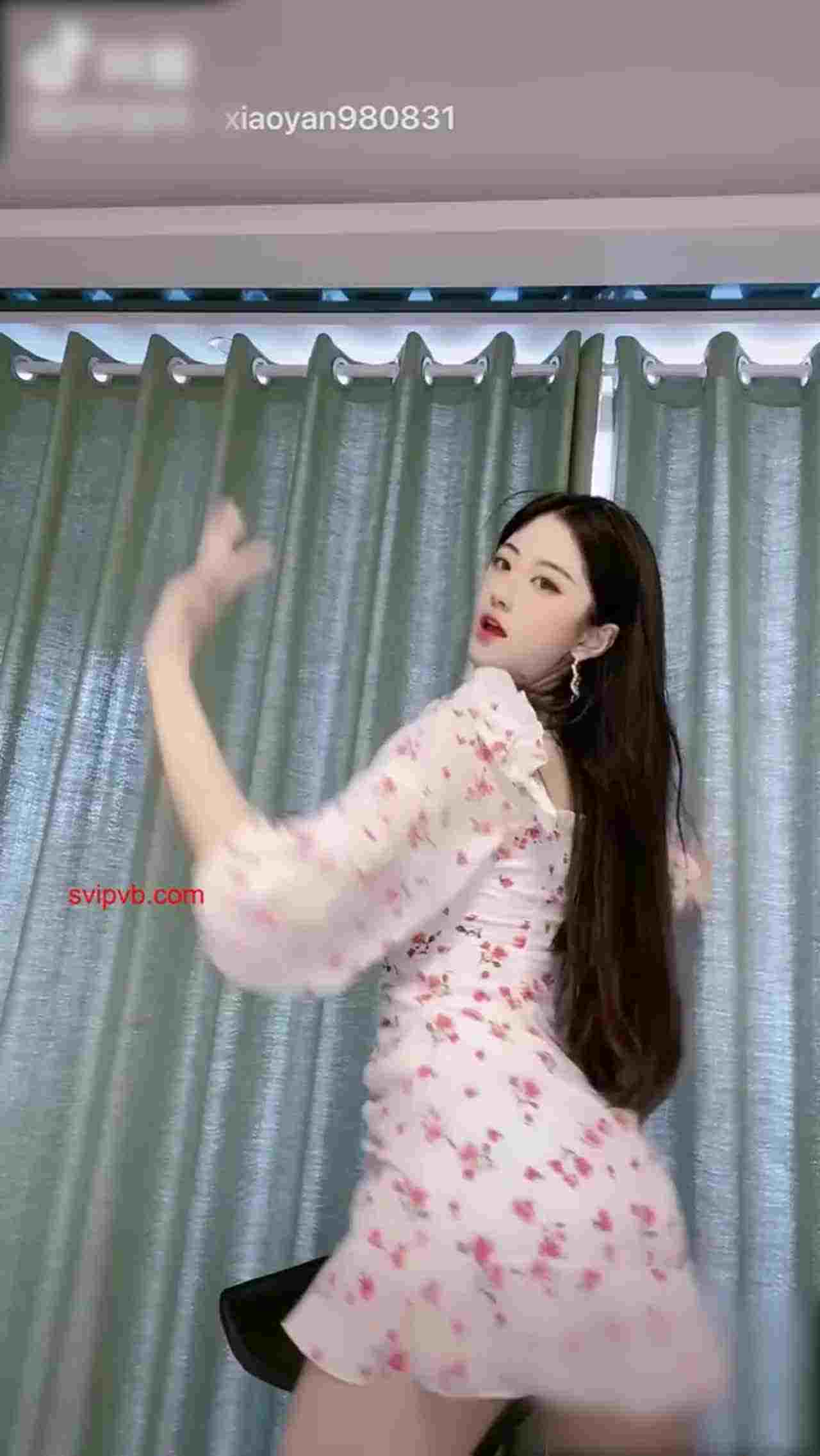  抖音高颜质网红骚舞弄姿 的剧照6