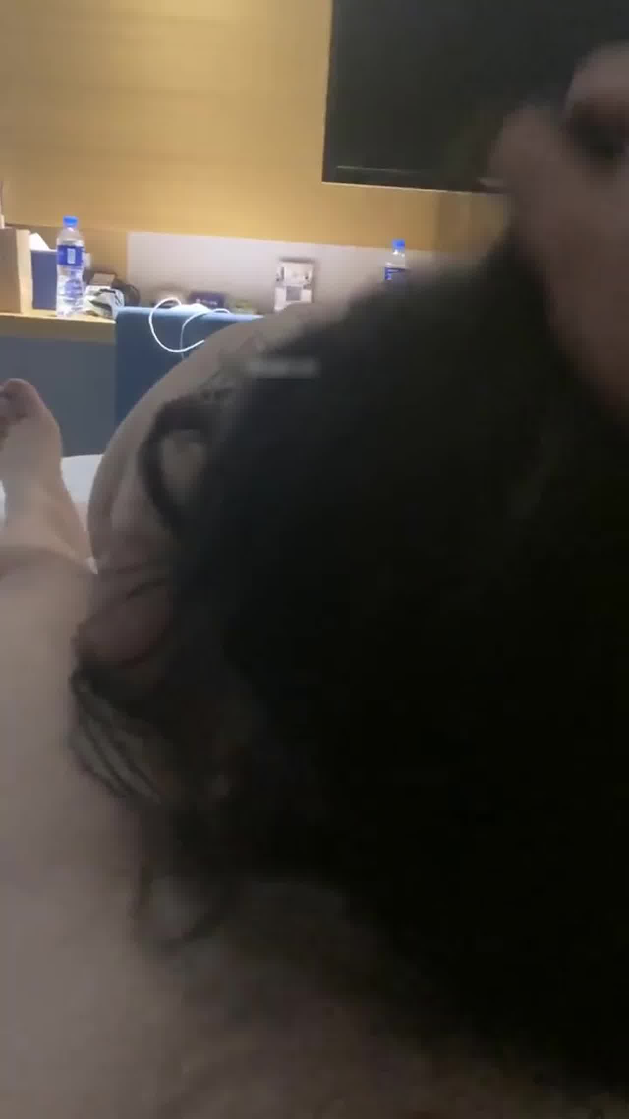  露脸高颜小主播被土豪包养调教流出 的剧照4