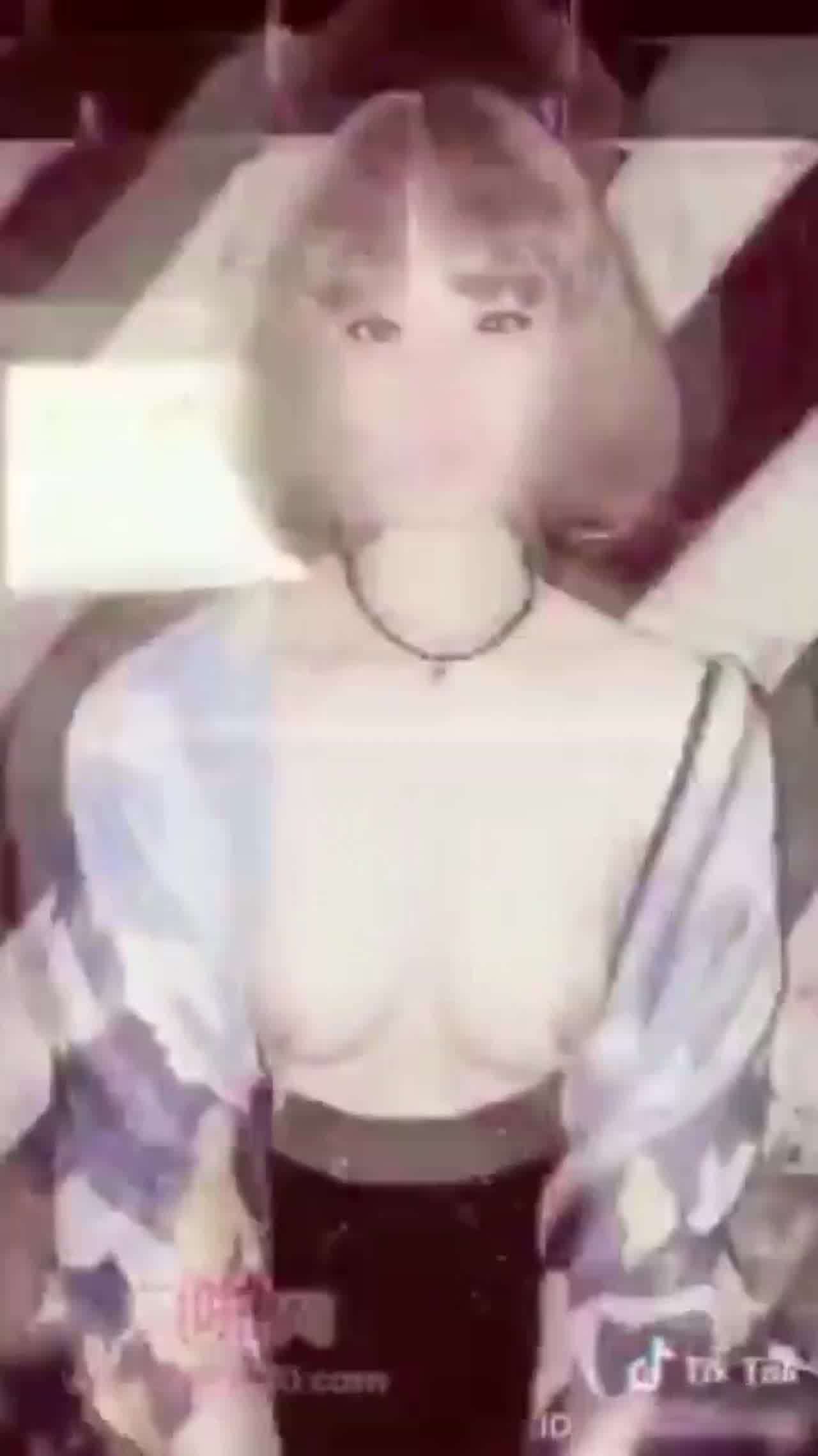  抖音各种疯狂不雅小视屏发骚爆奶等合集让你一次爽到射笑到尿 的剧照4