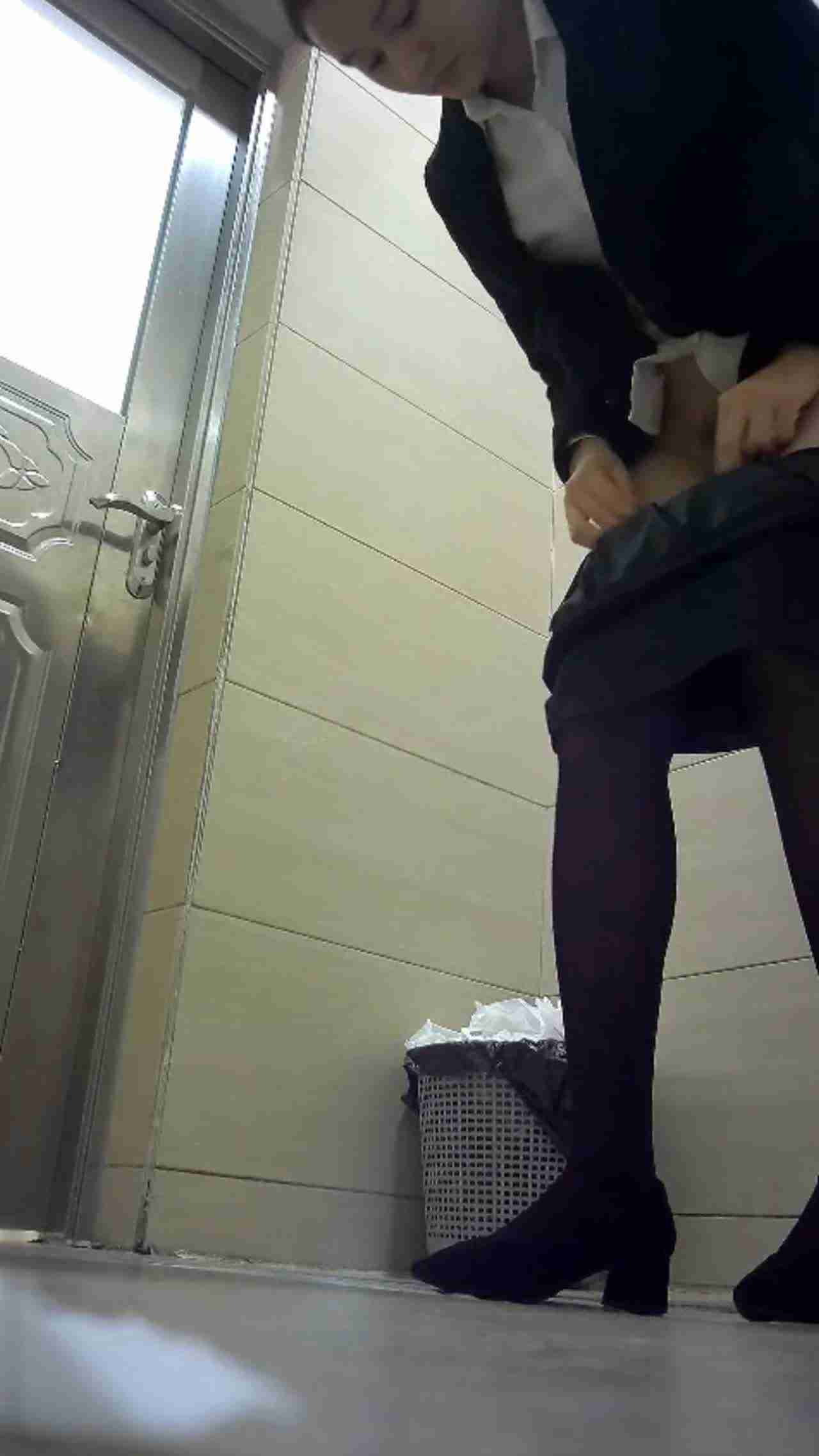  厕所偷拍合集，看骚逼如何撒尿，都是极品 的剧照6