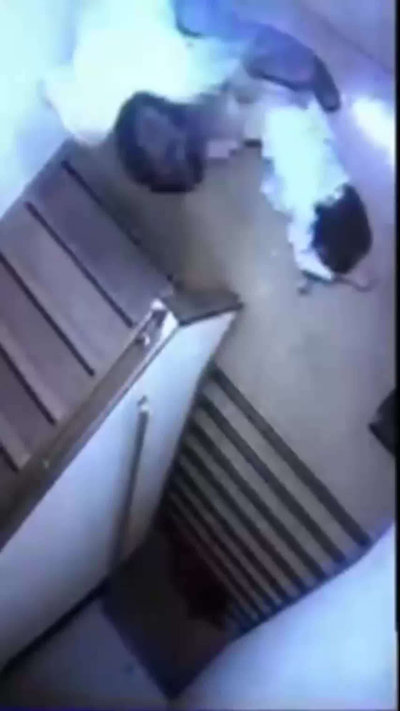  【稀缺资源】真实强奸轮奸越反抗越刺激！可怜的女人们场面过于残忍，全网最全合集！ 的剧照5