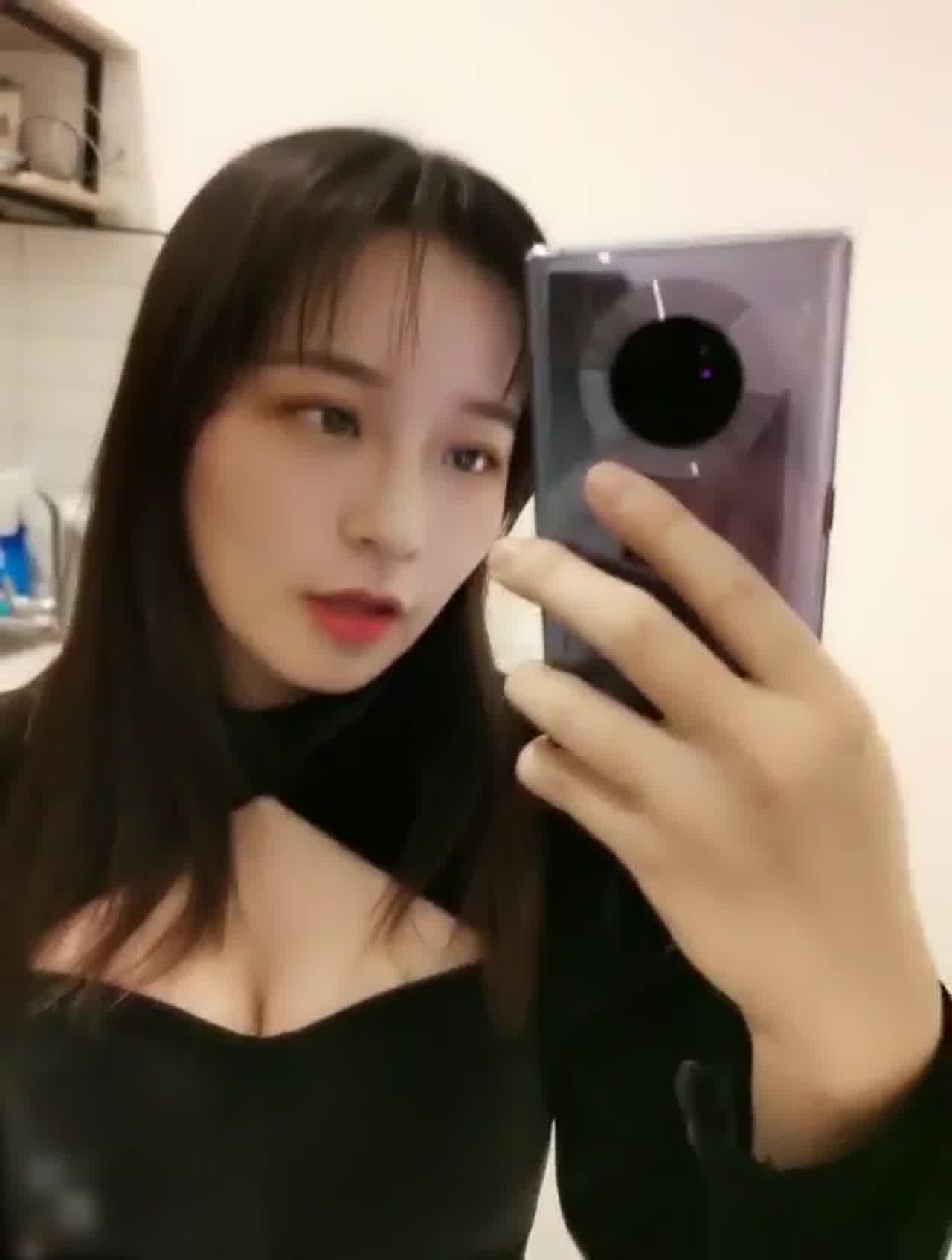  淫荡女友奶子真大 的剧照8