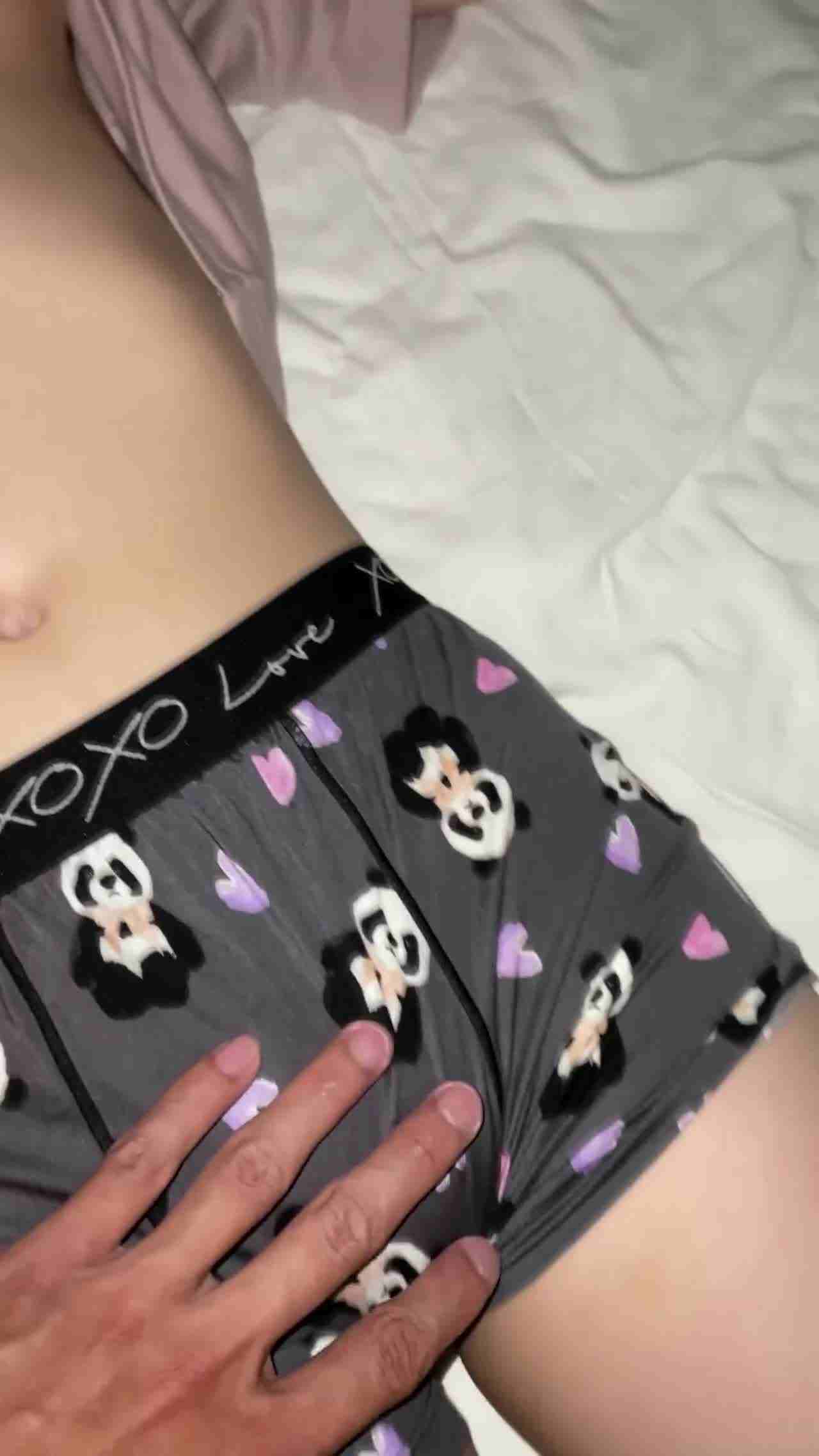  18岁清纯樱花妹去毕业旅行在睡中遭到悲剧被同学强奸 的剧照10