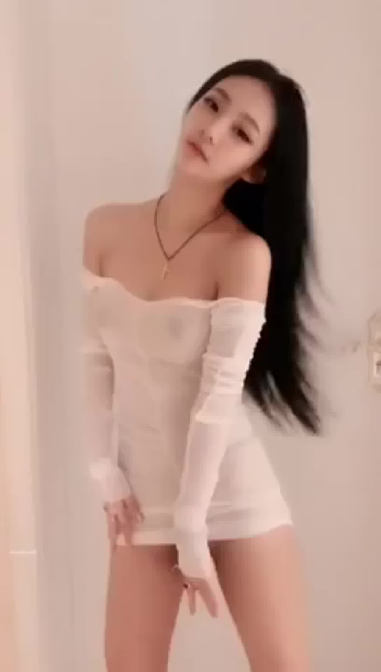  快手百万网红《小妹》抖音pmv裸舞 的剧照4