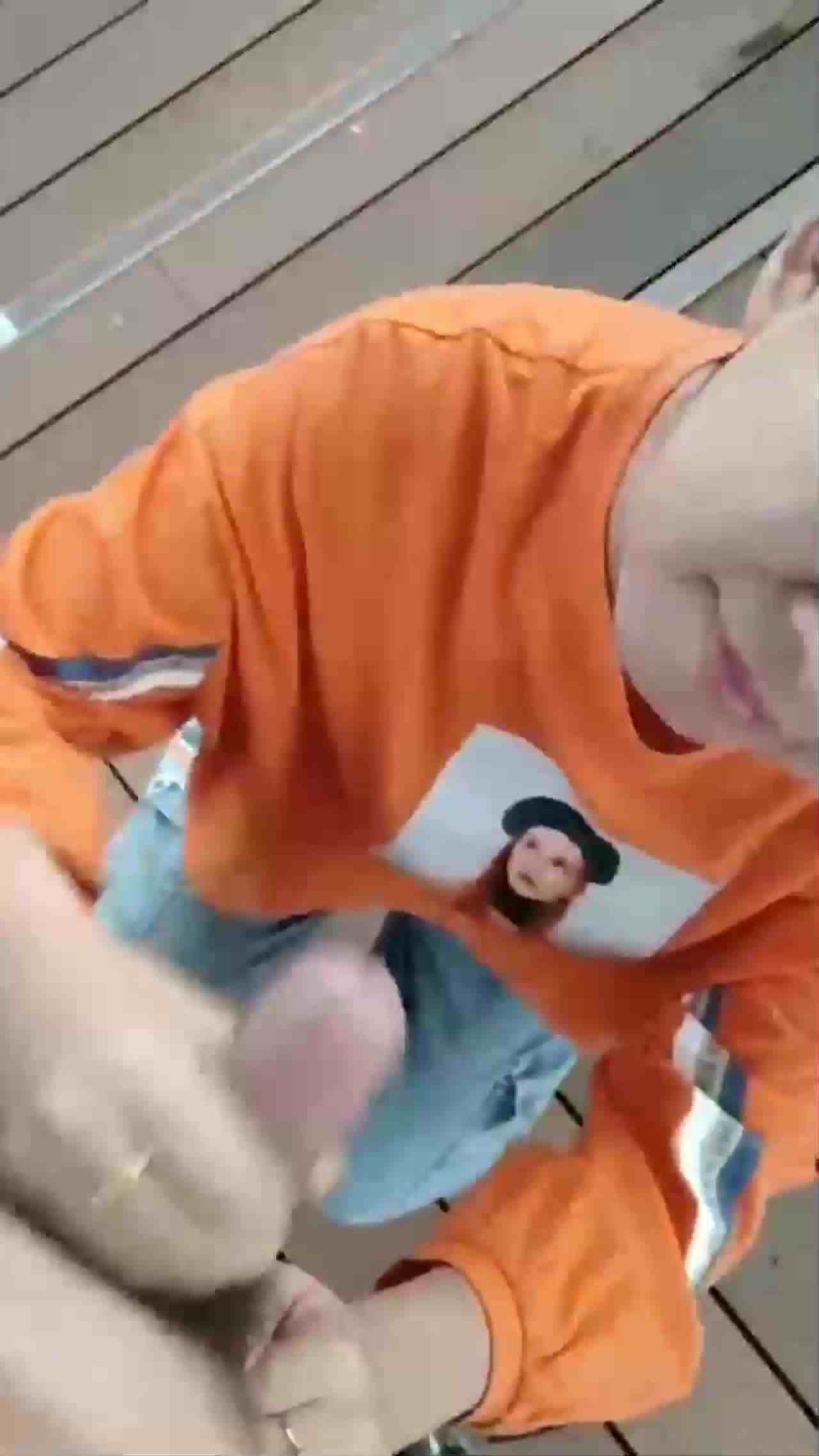  新交的珠宝店柜台大奶女友，户外河边尽情口交，给我口口，_还没口就硬了_，舒服哇舒服！ 的剧照6