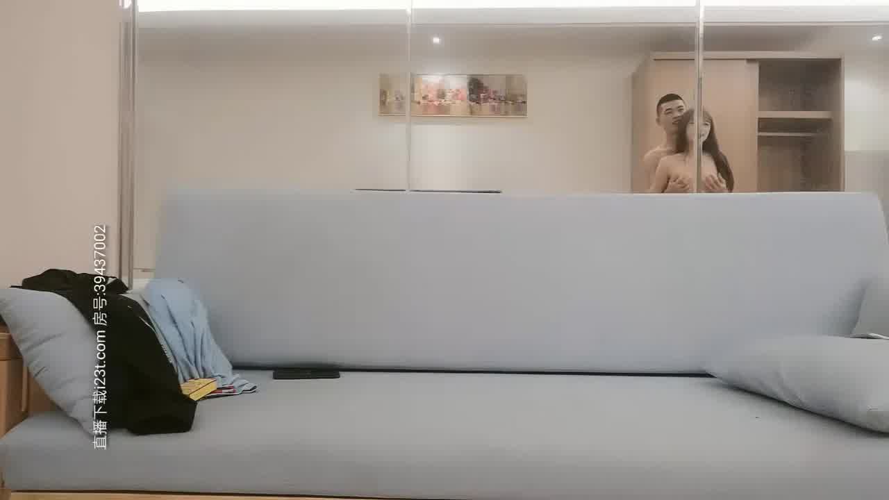  《千人斩探花》粉衣黑裙妹子太萌，抱起来倒挂金钩玩 69 的剧照10