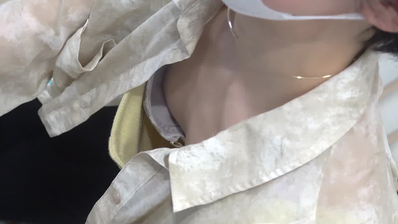  偷拍大神清纯妹子的胸罩风光 的剧照10