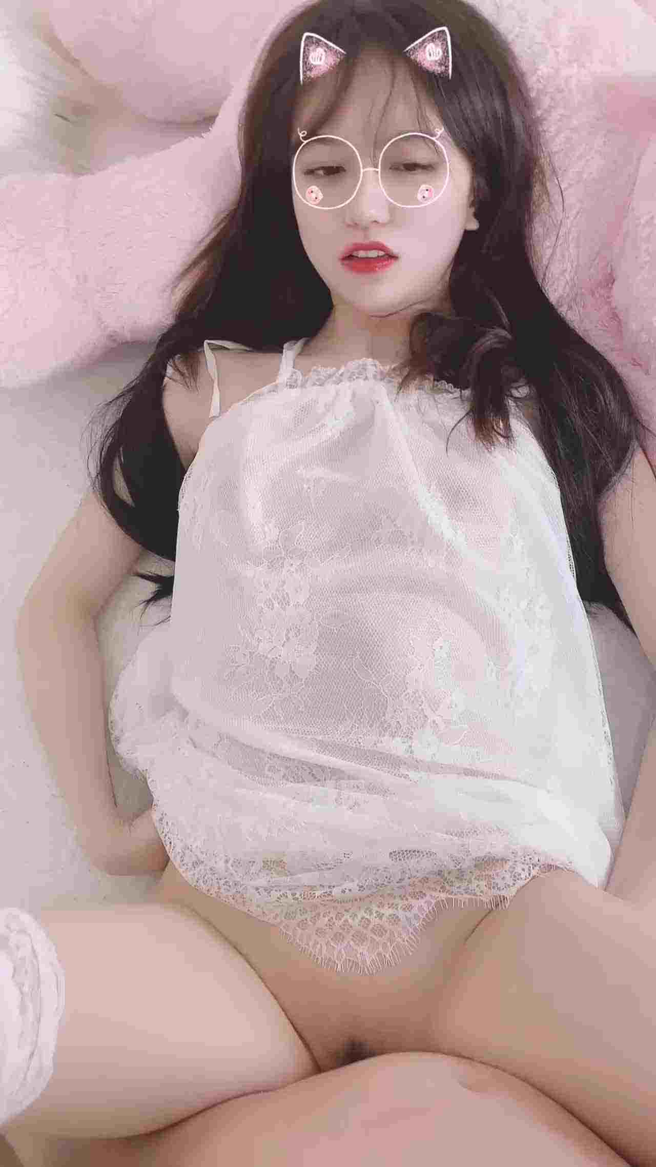  乖乖女的蜜穴又润又紧 的剧照6