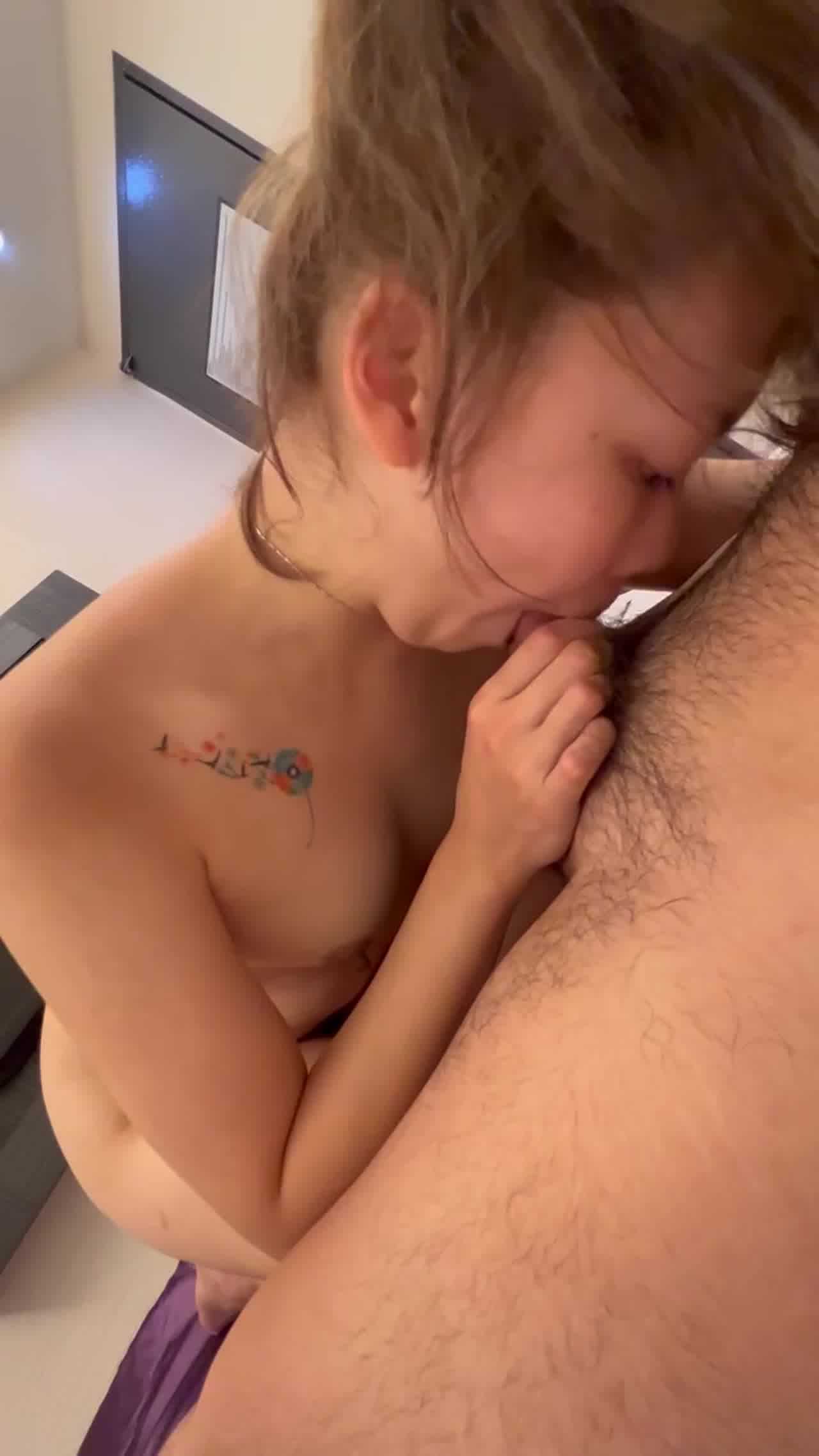  露脸私密爱爱特快车 的剧照9