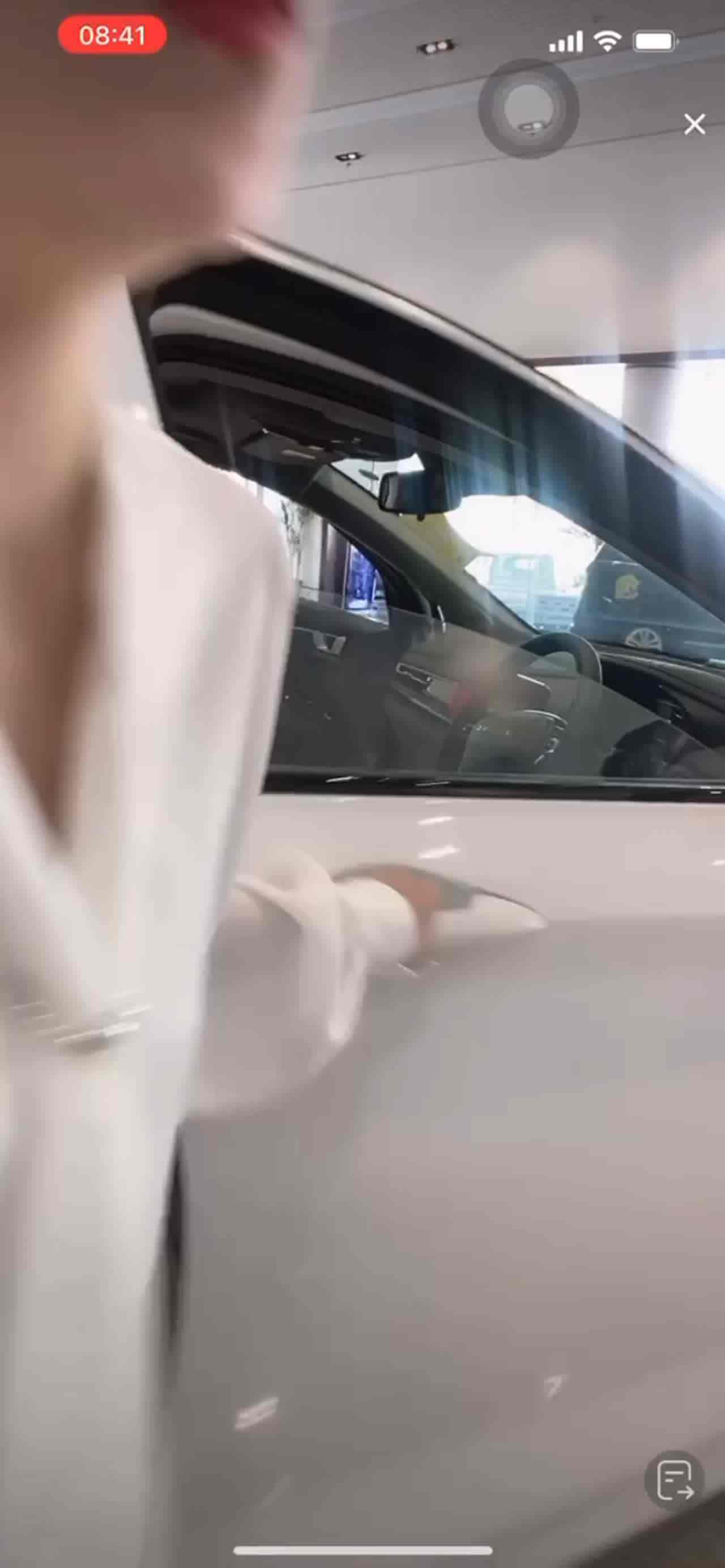  抖音快手走光系列-女销售走光 的剧照10